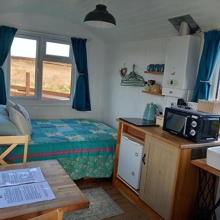 Hillside Camping Pods And Shepherd'S Hut Уик Экстерьер фото