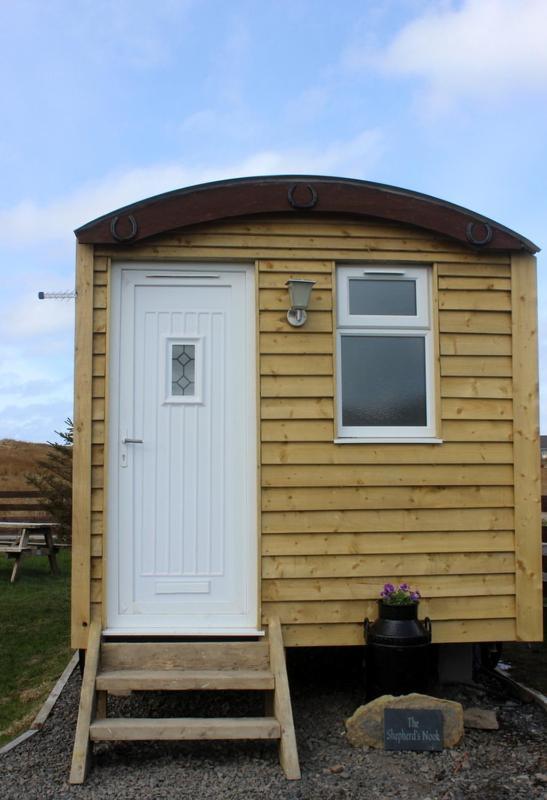 Hillside Camping Pods And Shepherd'S Hut Уик Экстерьер фото
