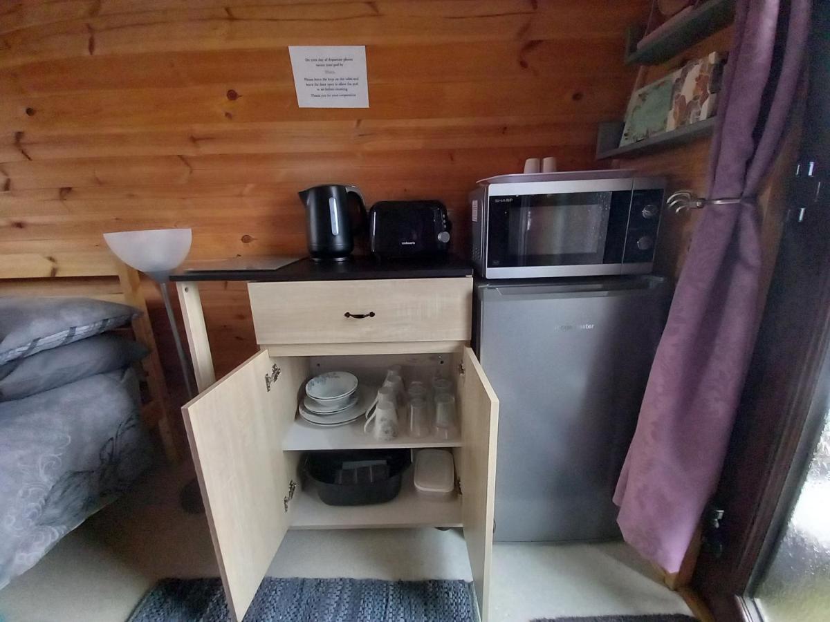 Hillside Camping Pods And Shepherd'S Hut Уик Номер фото