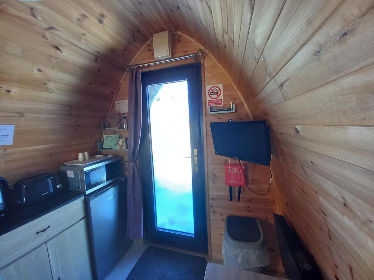Hillside Camping Pods And Shepherd'S Hut Уик Экстерьер фото