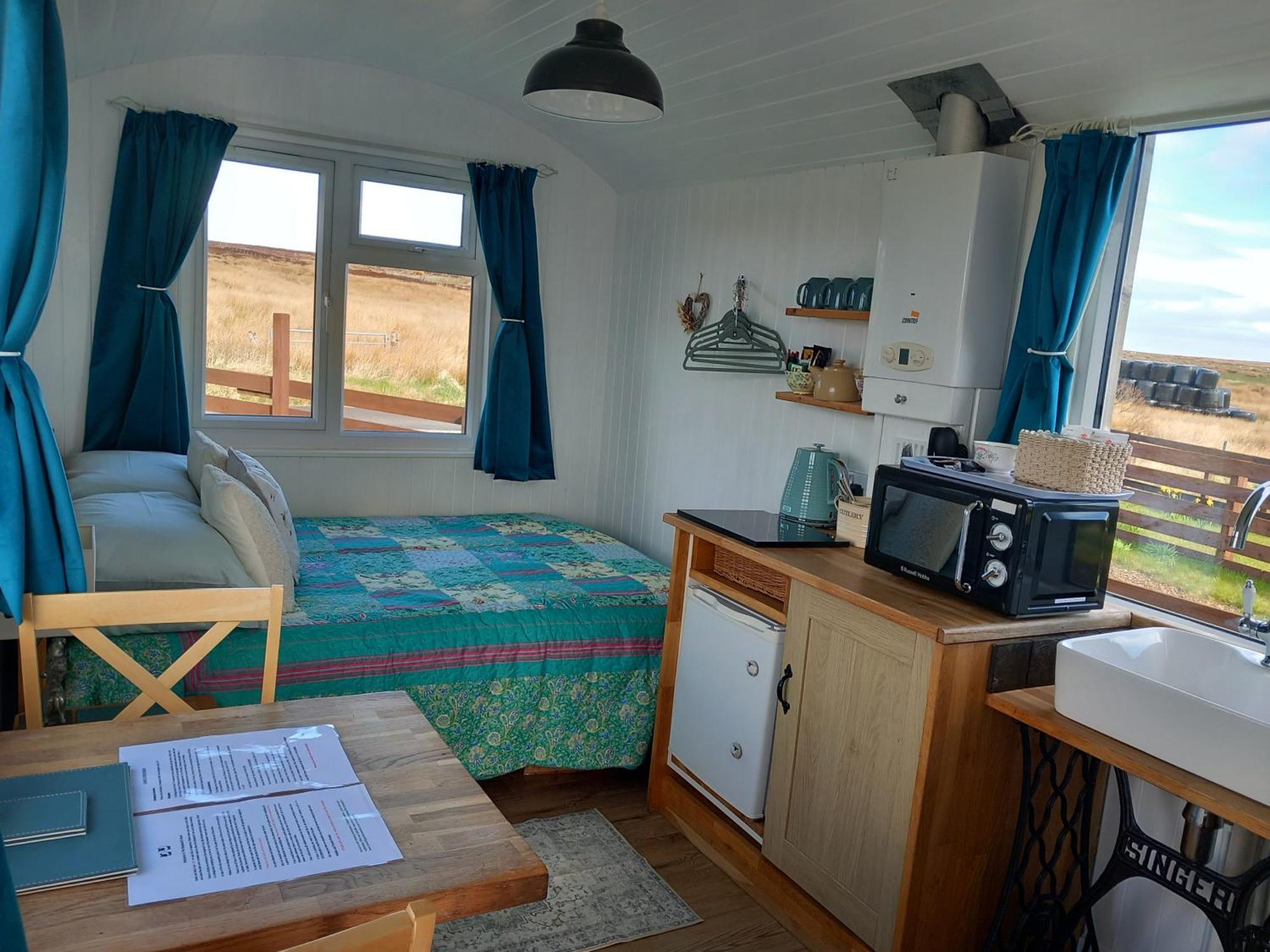 Hillside Camping Pods And Shepherd'S Hut Уик Экстерьер фото