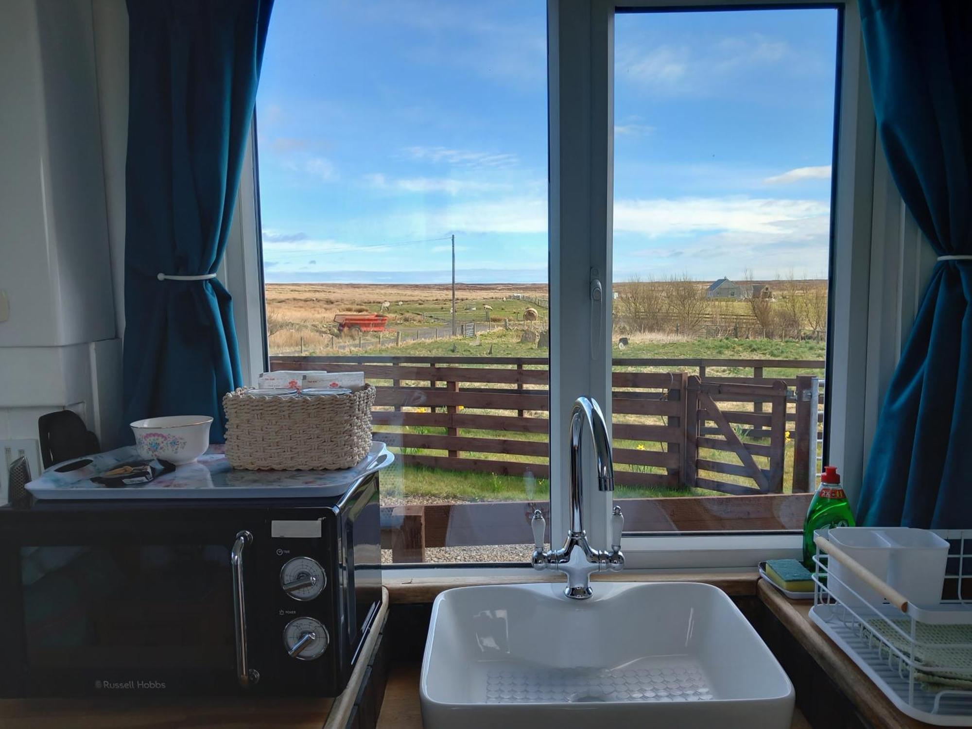 Hillside Camping Pods And Shepherd'S Hut Уик Экстерьер фото