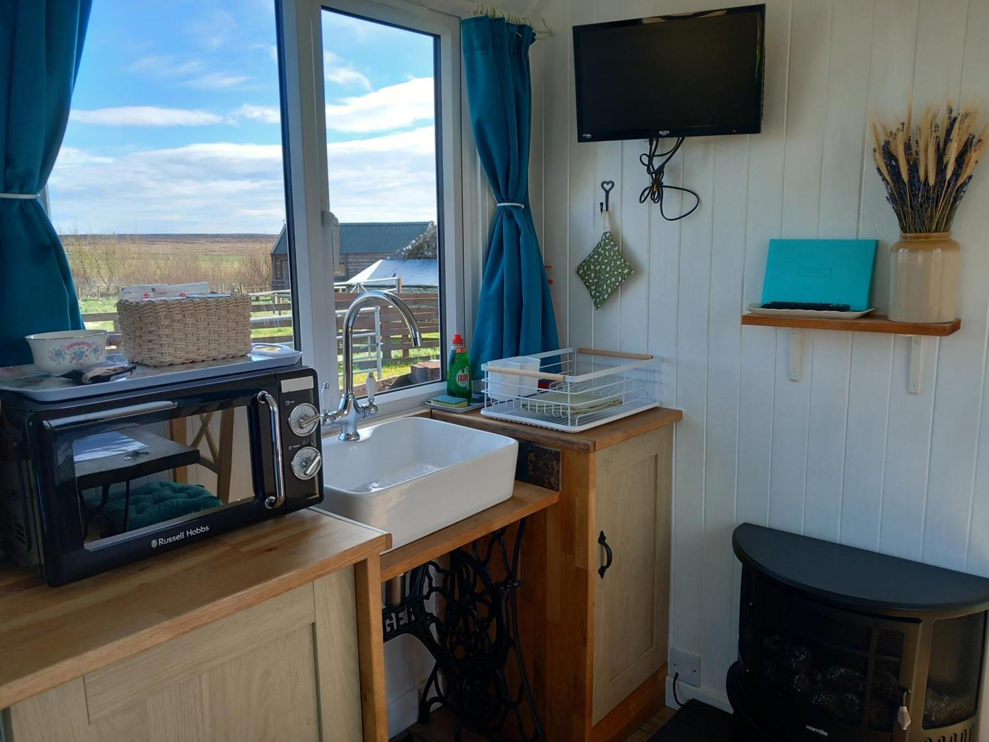 Hillside Camping Pods And Shepherd'S Hut Уик Экстерьер фото